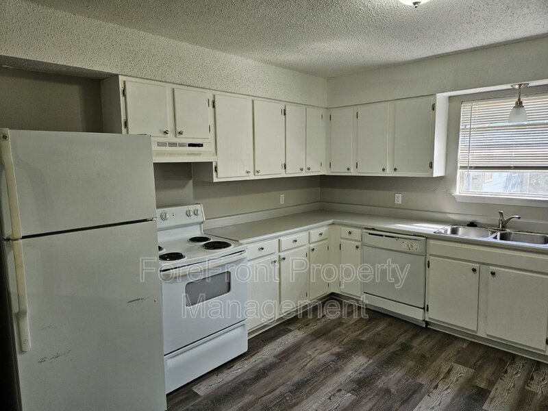 105 Smith Lane Unit H  TX 78666 - Photo 5