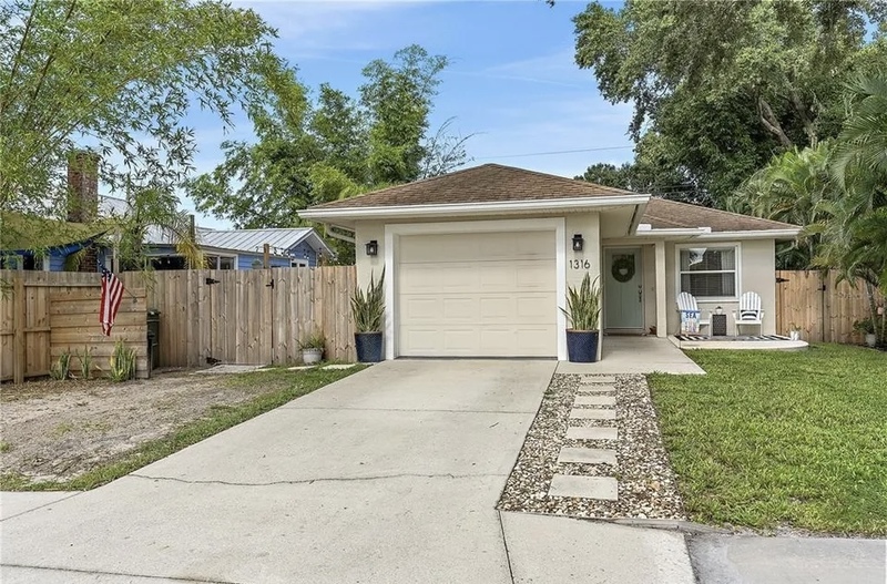 Sarasota House: 1316 Charlotte Avenue