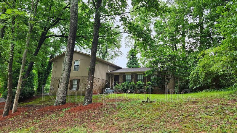 Decatur House: 4011 Pinehurst Place
