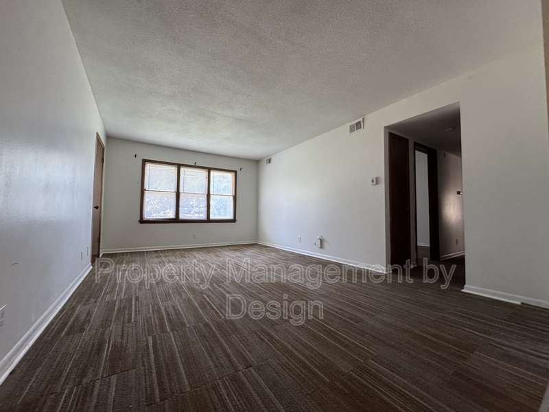 West Des Moines Condo: 1033 5th Street