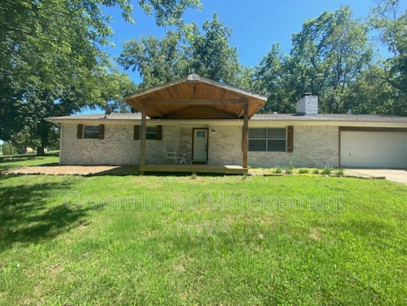 Springdale House: 14517 Osage Creek Road