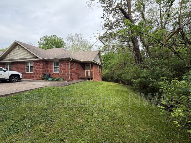 Fayetteville Townhome: 111 E Rock St