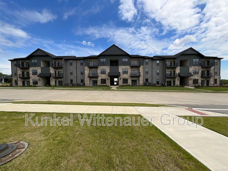 Apt 3308
Glen Carbon Condo: 94 Magnolia Drive