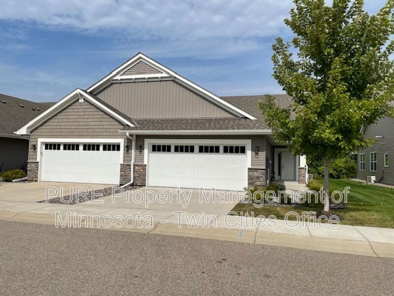 Vadnais Heights Townhome: 631 Liberty Way
