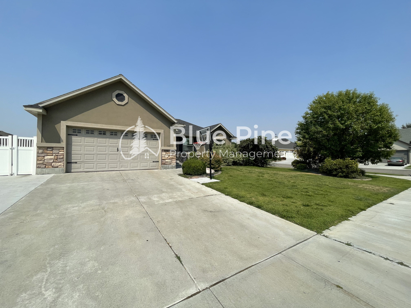 Idaho Falls House: 340 Chateau Drive