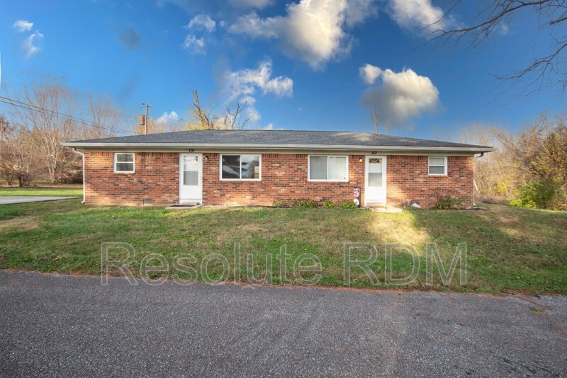 New Palestine Condo: 140 Wilson St.