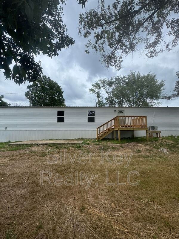 Athens House: 3000 Highway 11 S.