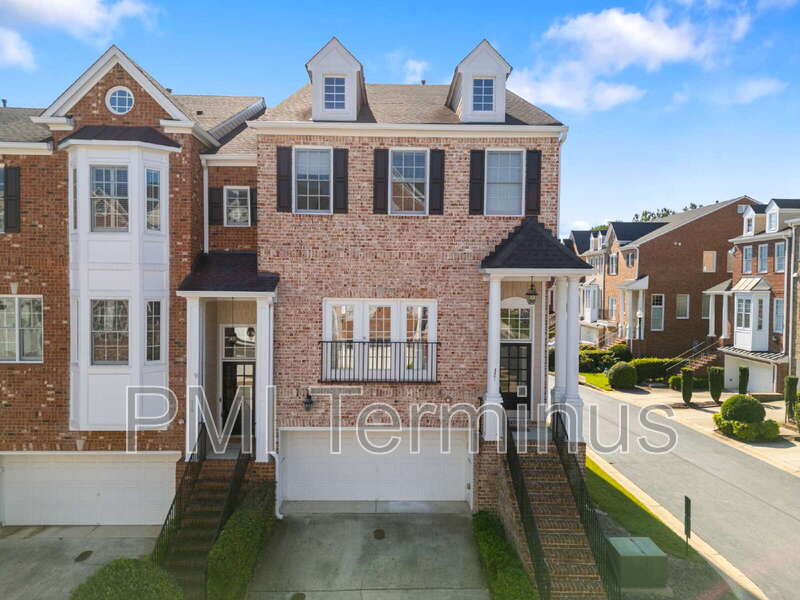 Smyrna House: 321 Creekbank Way SE
