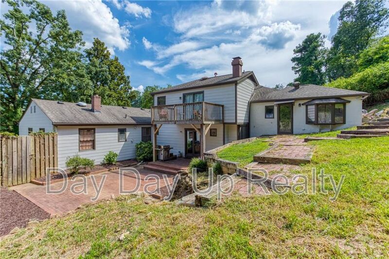 Atlanta House: 2008 Shalimar Dr