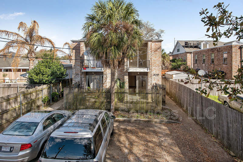 Metairie House: 309 Lilac St