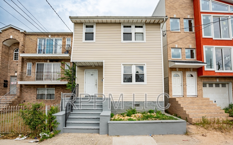 Newark Condo: 467 Hawthorne Ave #2