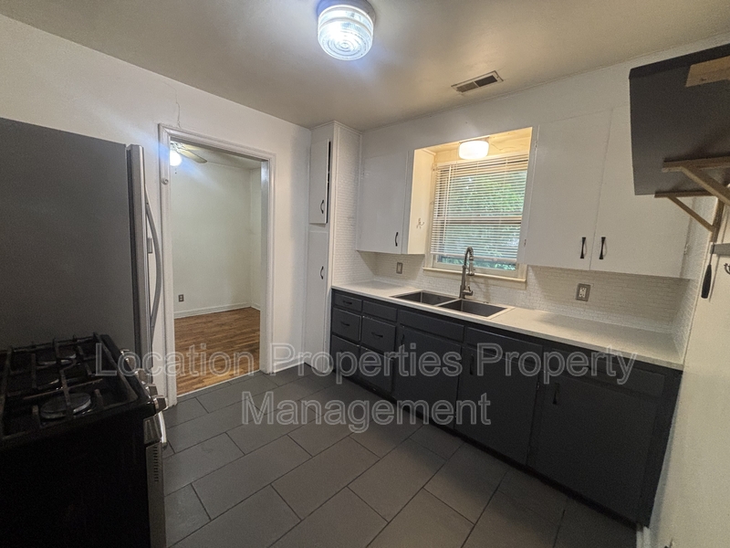 326 East 19th Street, rental photo 9