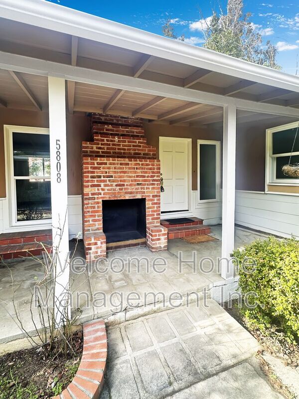 Oakland House: 5808 Estates Drive