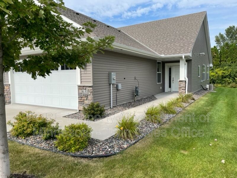 Vadnais Heights Townhome: 631 Liberty Way