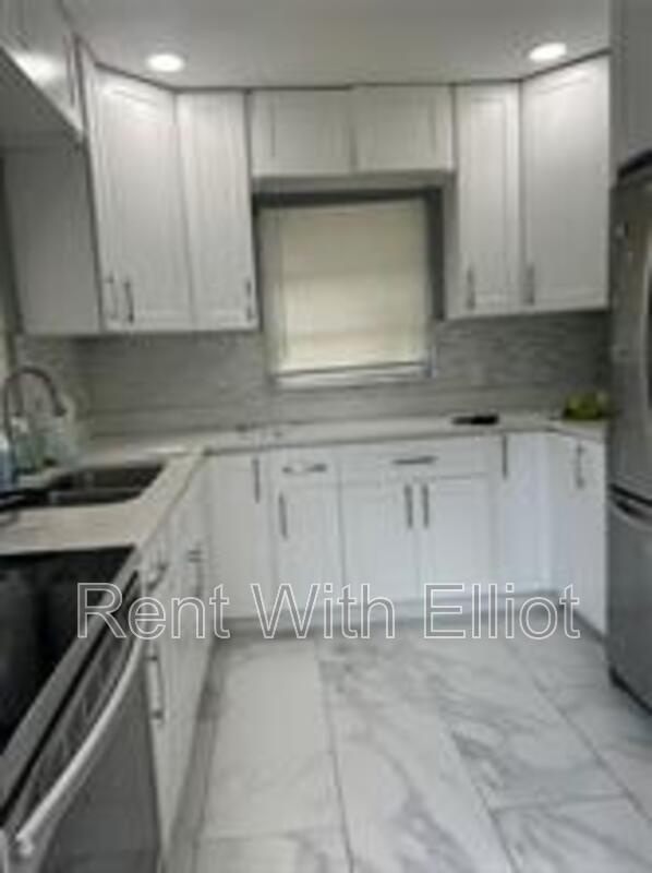 Hollywood House: 2218 Roosevelt St