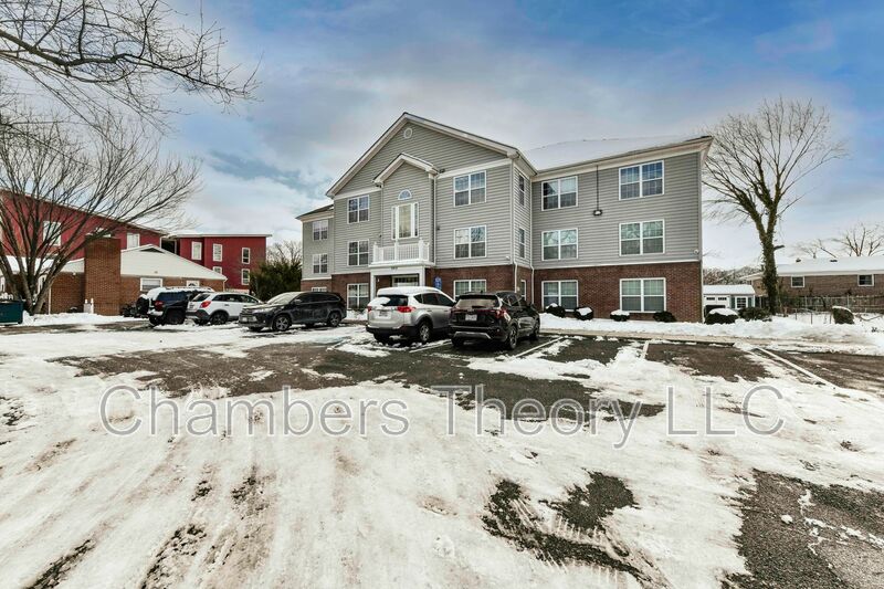 Arlington Condo: 2912 17th St. S