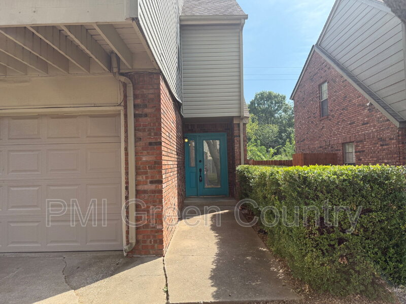 Tulsa House: 9121 S 69th East Pl