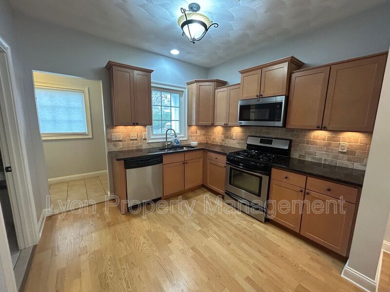 Warwick House: 83 Waverly Street