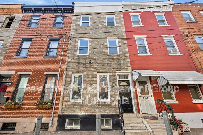 Philadelphia House: 828 Leland St