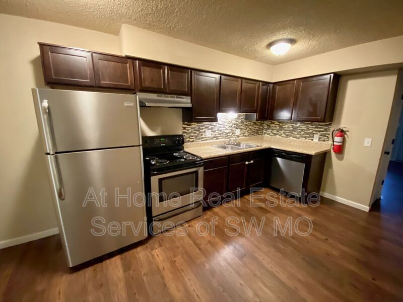 Springfield Condo: 1400 S Campbell