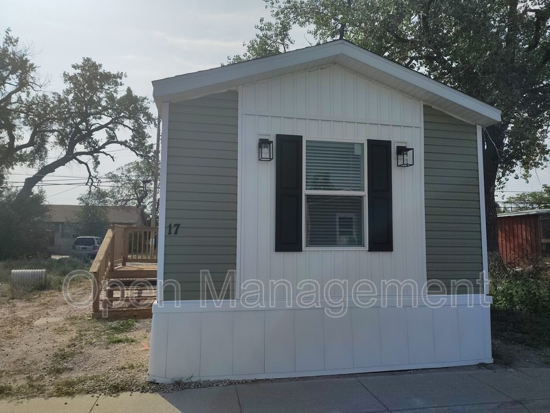 Gering House: 120 Terry Blvd