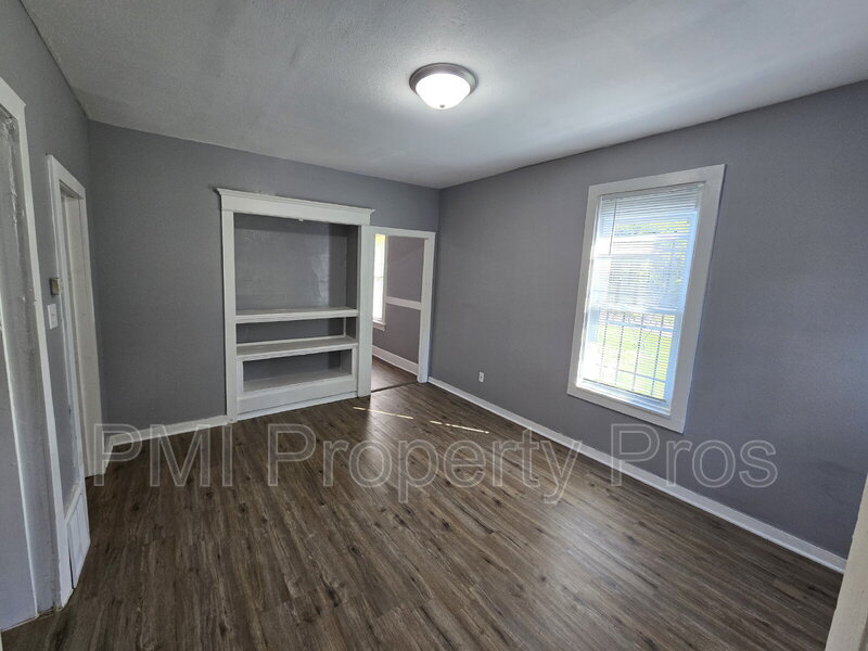 Milwaukee House: 2478 W Chambers St