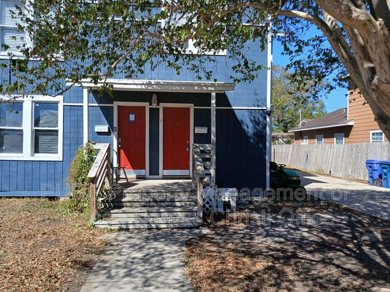 Corpus Christi Townhome: 706 Louisiana Avenue