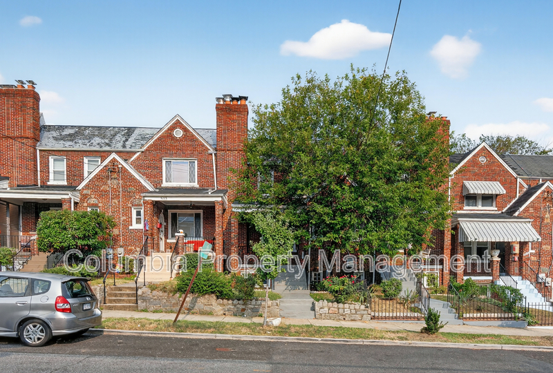 Washington House: 5221 2nd St NW