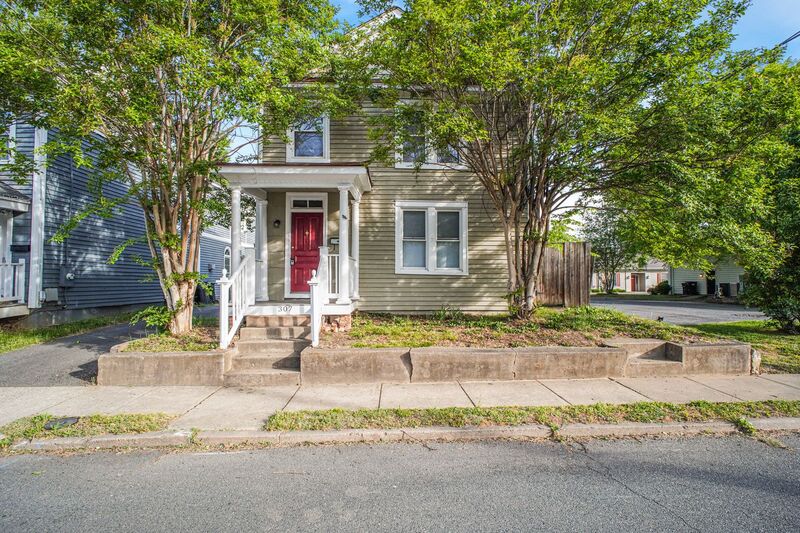 Fredericksburg House: 307 Hawke Street