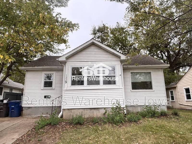 Des Moines House: 1229 Merle Hay Road