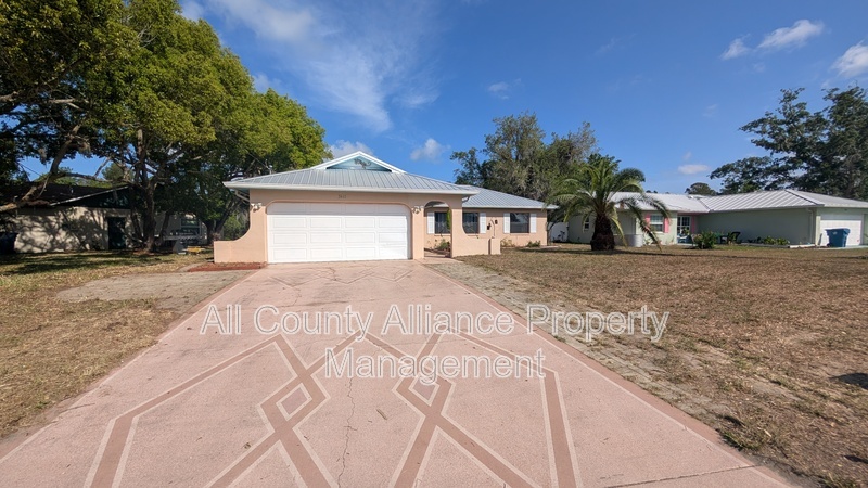 Spring Hill House: 3441 Thunderbird Ave