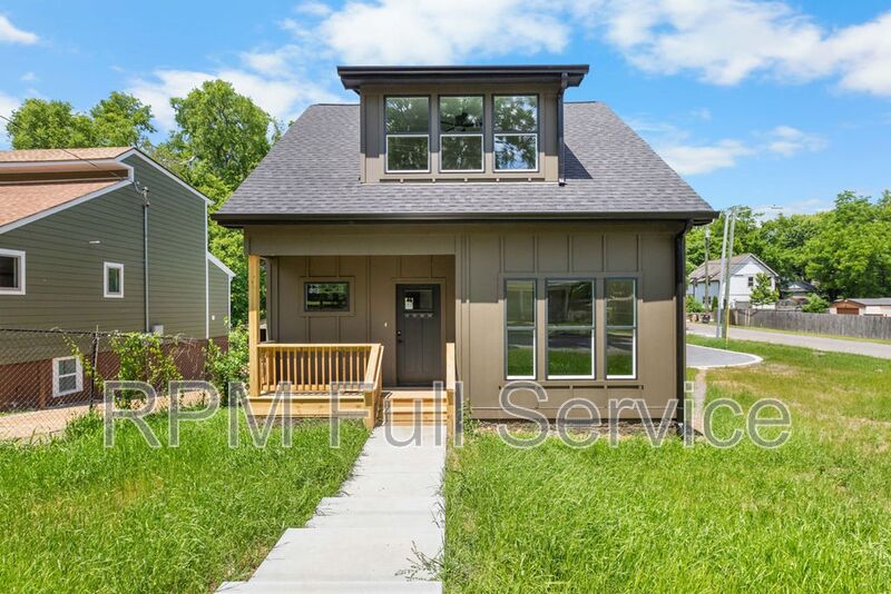 Nashville House: 2400 Buchanan Street