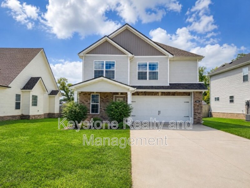 Clarksville House: 384 Wingfield Drive