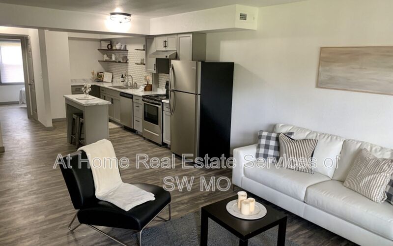 Springfield Condo: 1438 E Elm