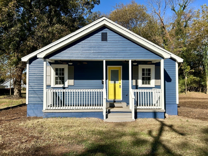 Charlotte House: 217 Skyland Avenue