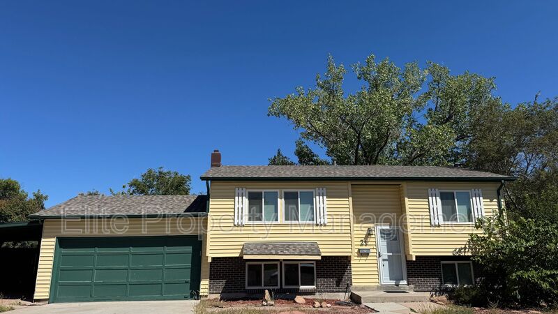 Pueblo House: 21 Grissom Pl.