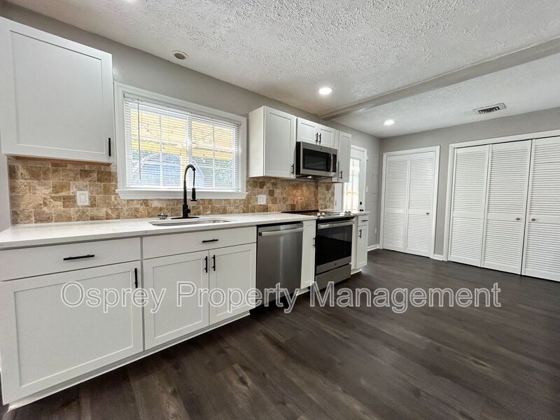 Beautiful 4 Bedroom, 2 Bath Home in Prime Location!