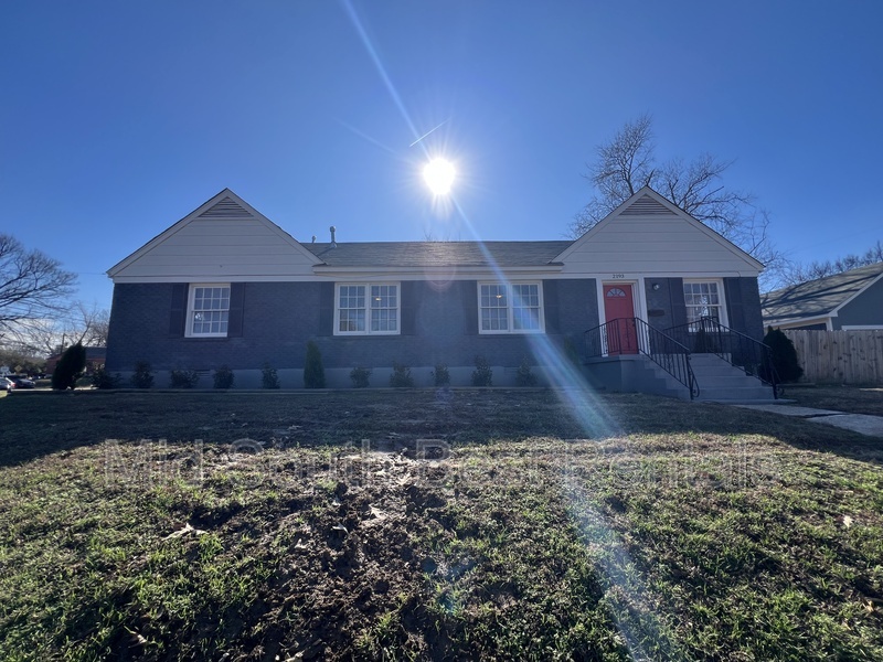 Memphis House: 1071 Springdale St