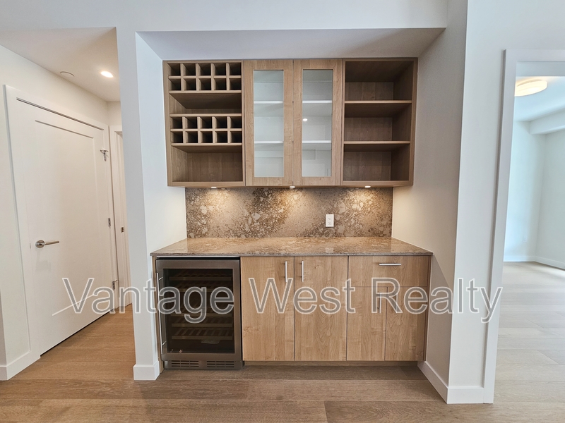Lake Country Condo: 402-9652 Benchland Dr