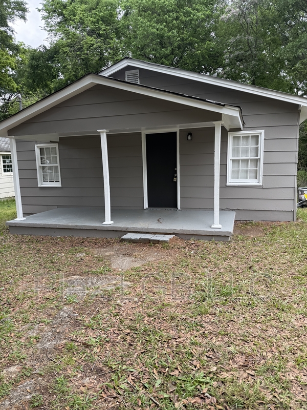 LaGrange House: 116 Oak Lane