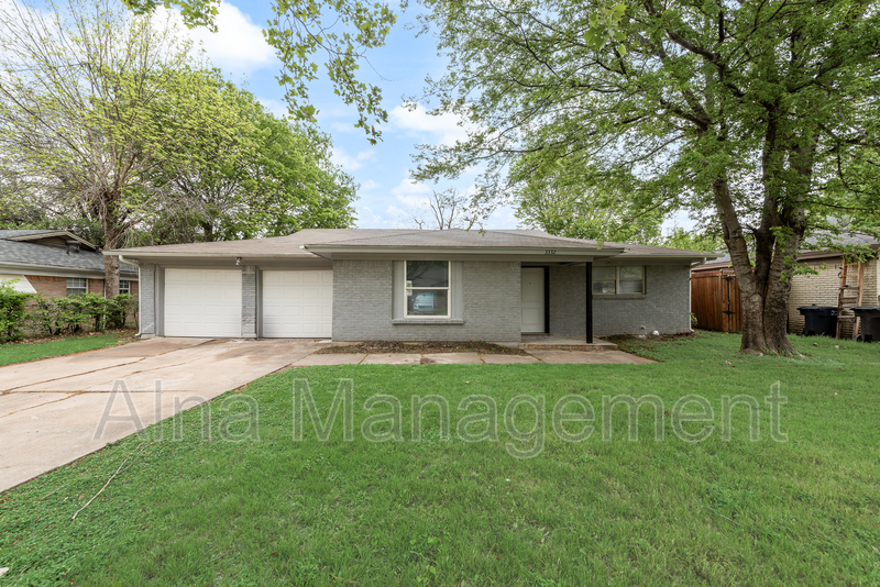Fort Worth House: 3332 Mesquite Rd
