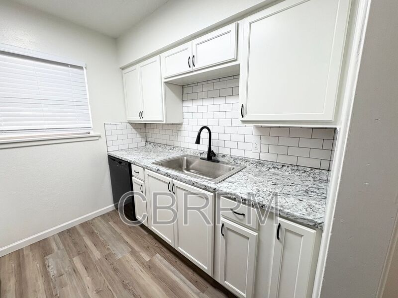 Andrews House: 401 NW 8th St