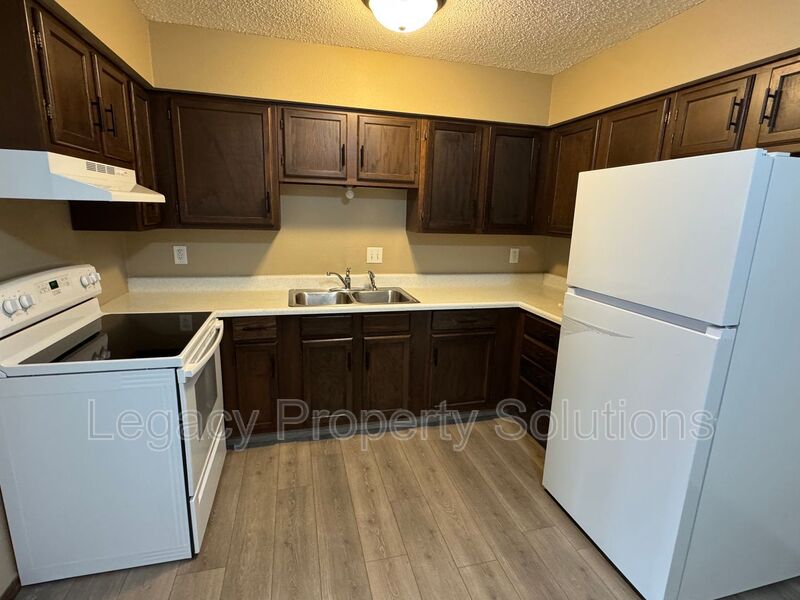 Bismarck House: 1011 S 3rd St