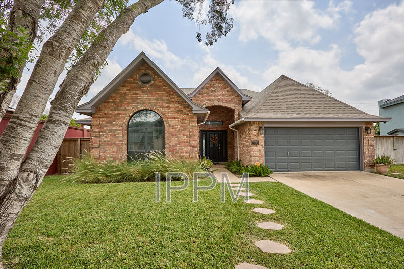Harlingen House: 1813 Lazy Lake Dr