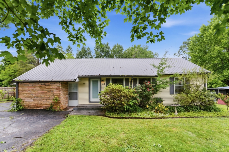Knoxville House: 1415 Creekwood Drive