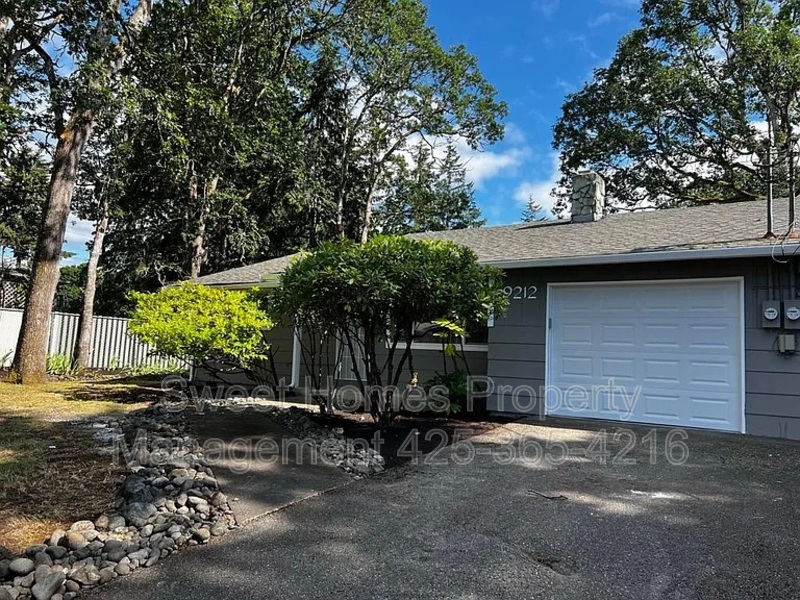 Lakewood Condo: 9212 Lawndale Avenue Southwest