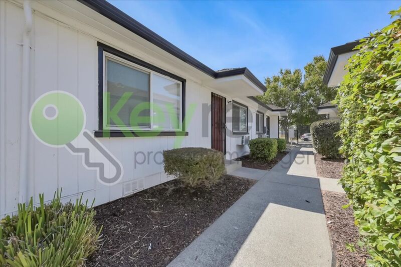 Sacramento House: 1065 Santiago Ave