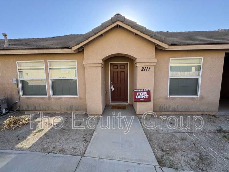 Tulare House: 2111 Bella Oaks Drive