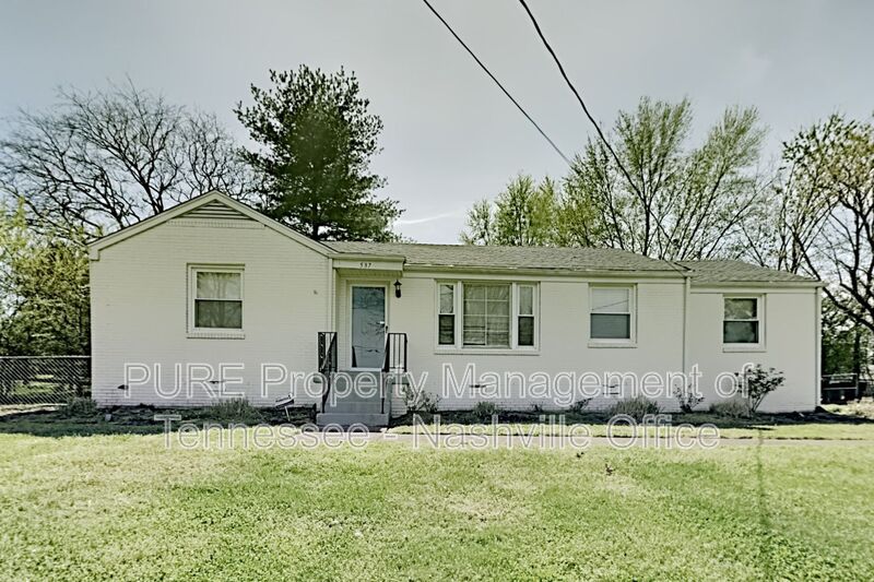 Nashville House: 537 Whispering Hills Drive