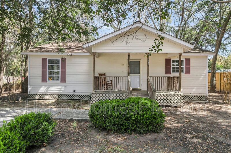 Mount Pleasant House: 738 Spark Street